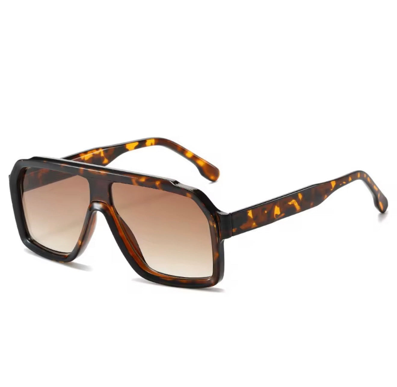 Sunglasses with tortoiseshell frame and brown gradient lenses